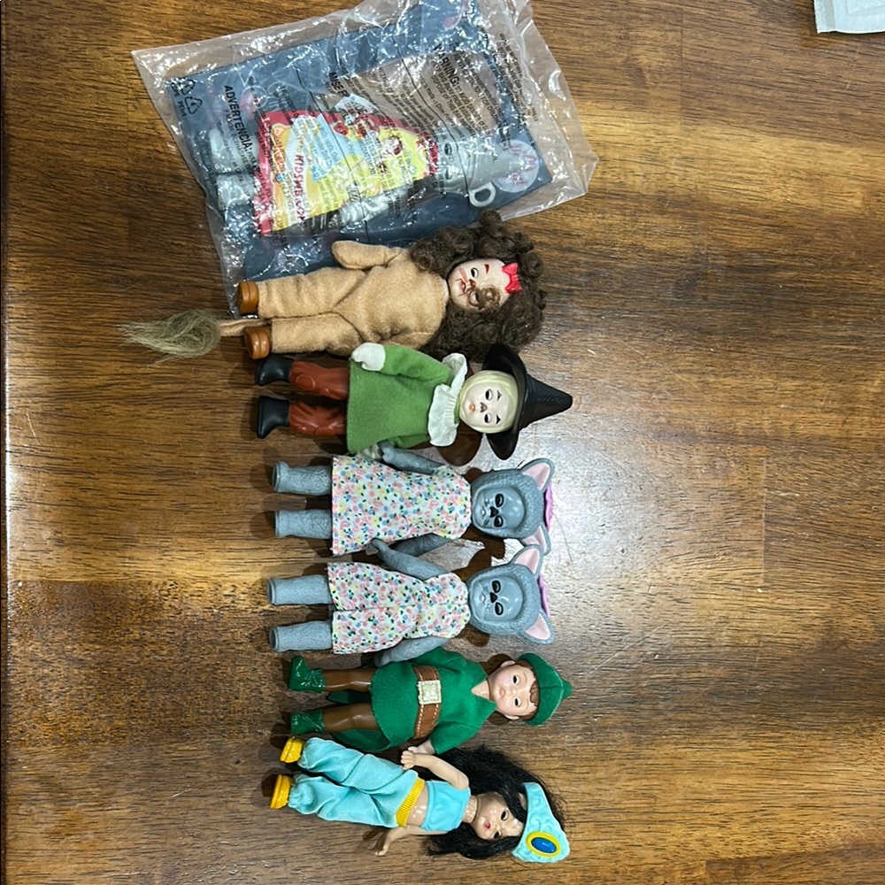 Set of 7 vintage Madam Alexander Dolls
